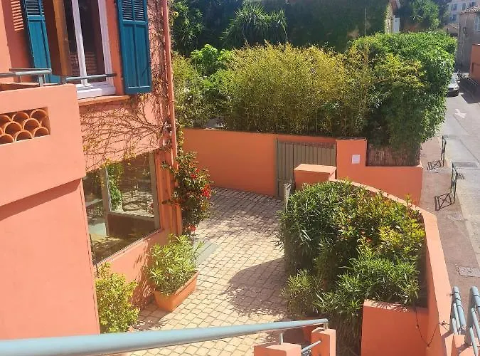 Les Lauriers Hotel 3*