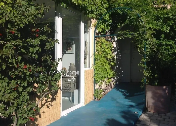 Les Lauriers Отель